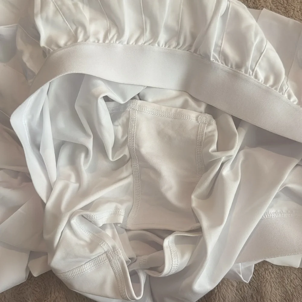 Like new Alo yoga skirt